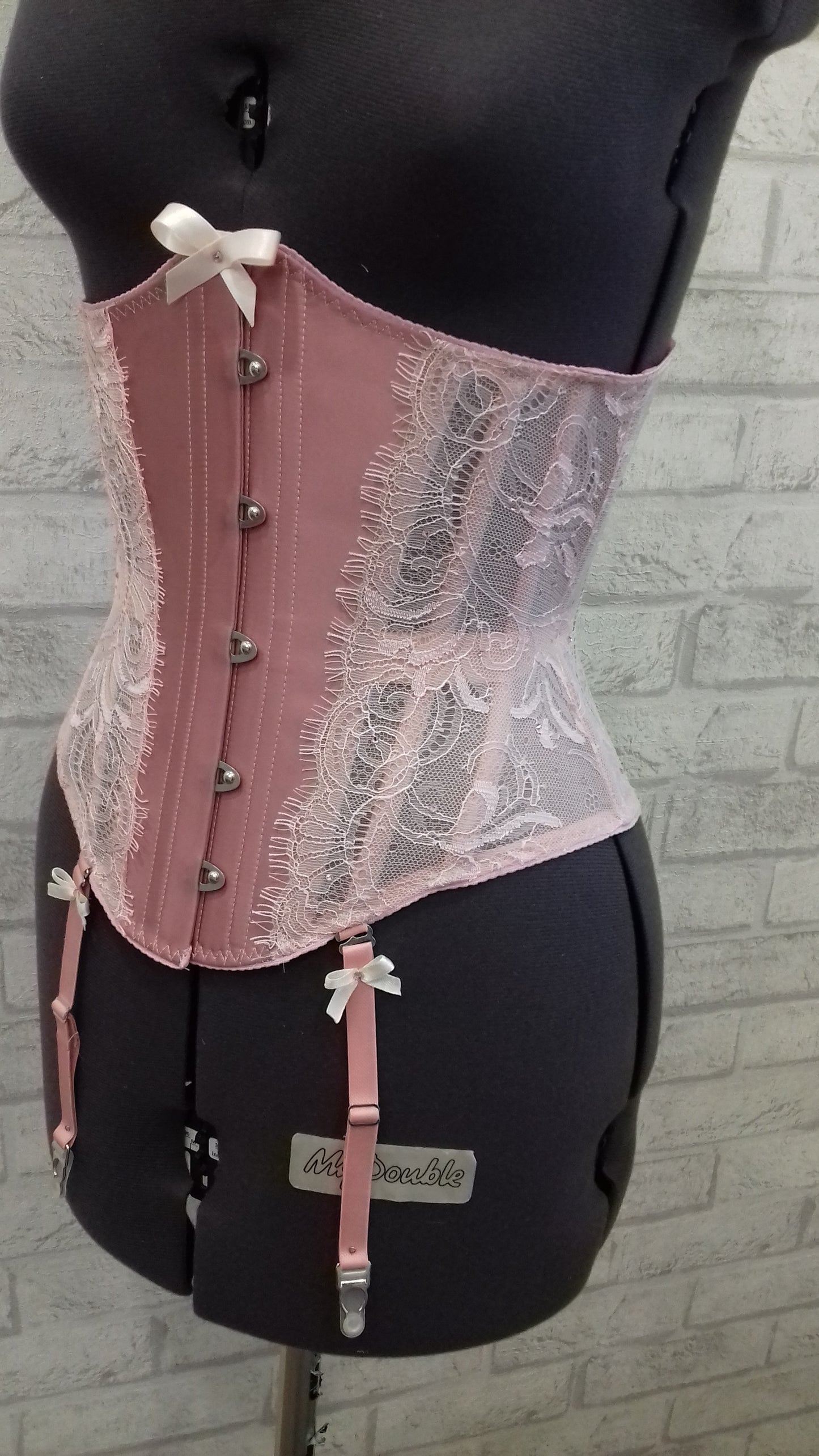 Lace applique deposit