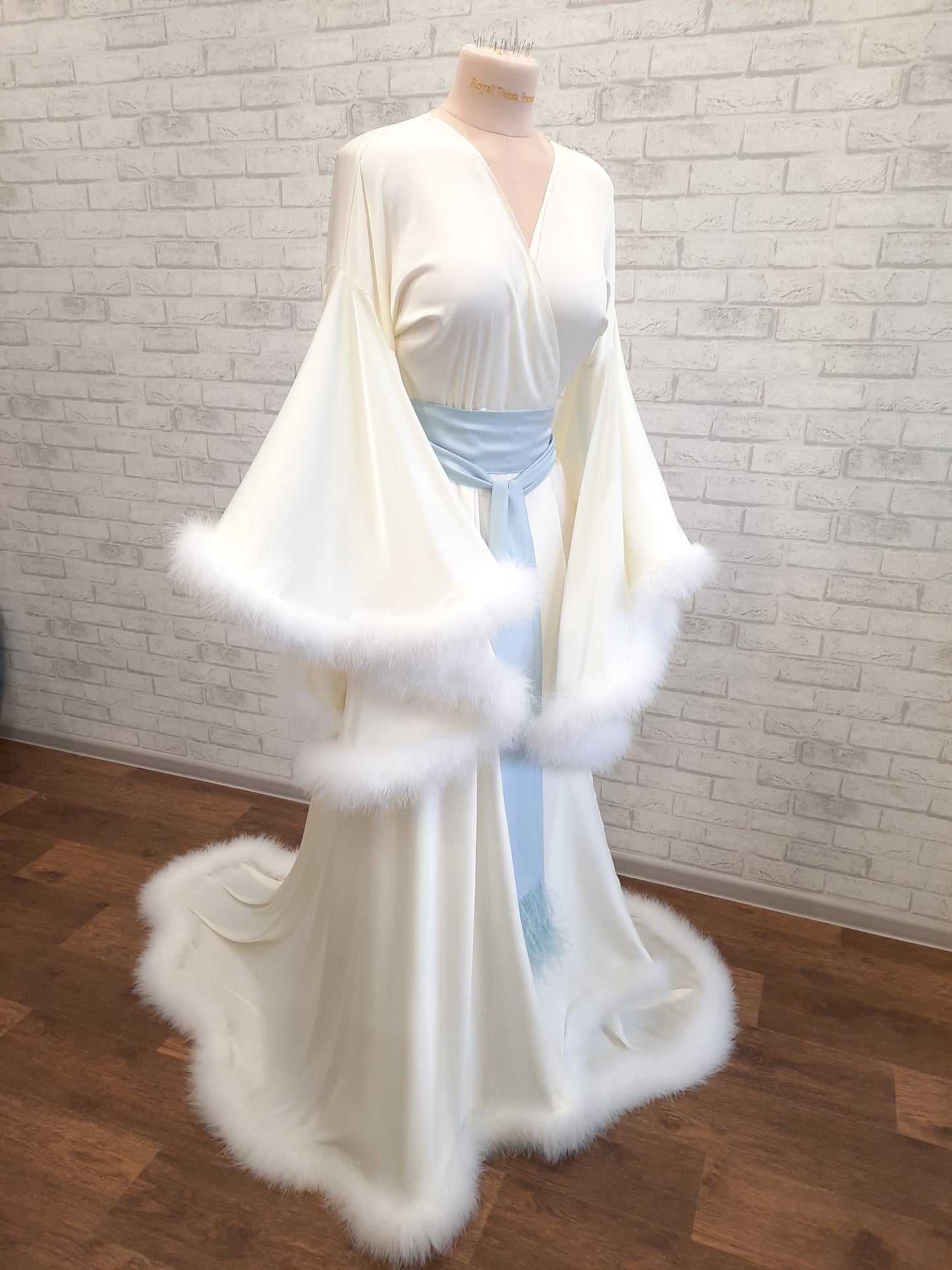 Rich widow robe in satin