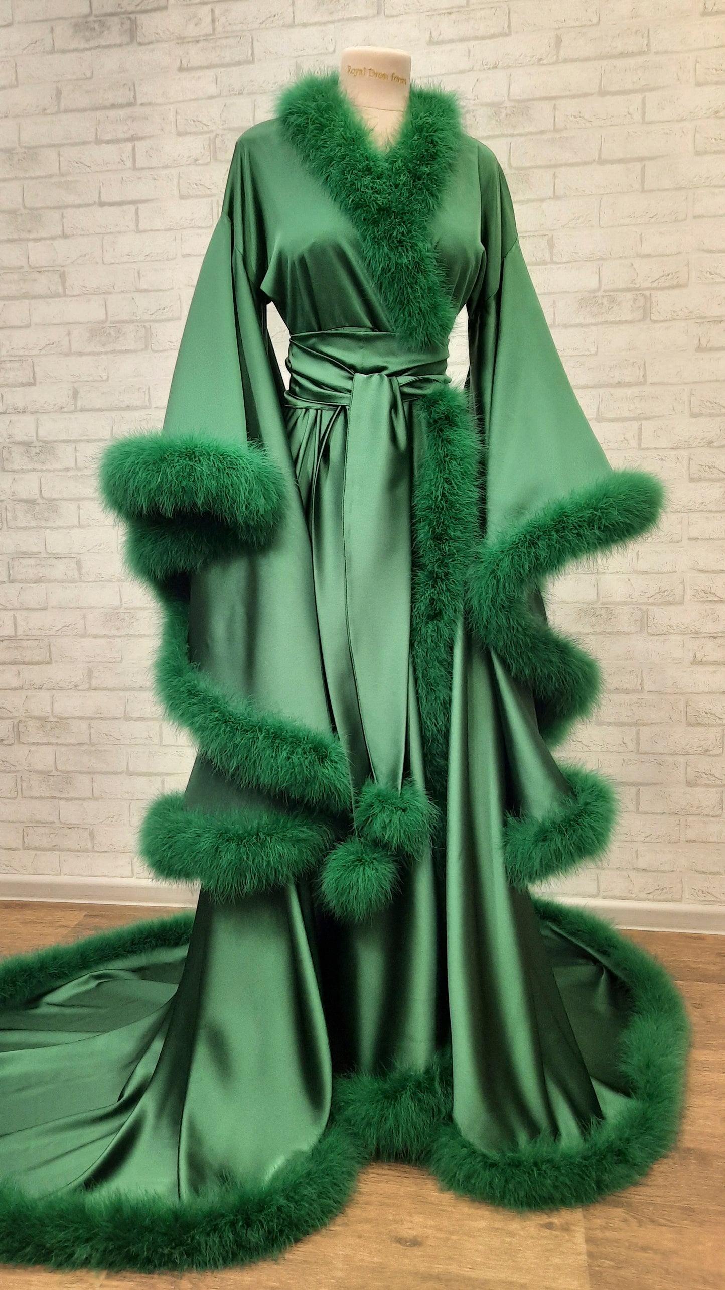 Rich widow robe in satin
