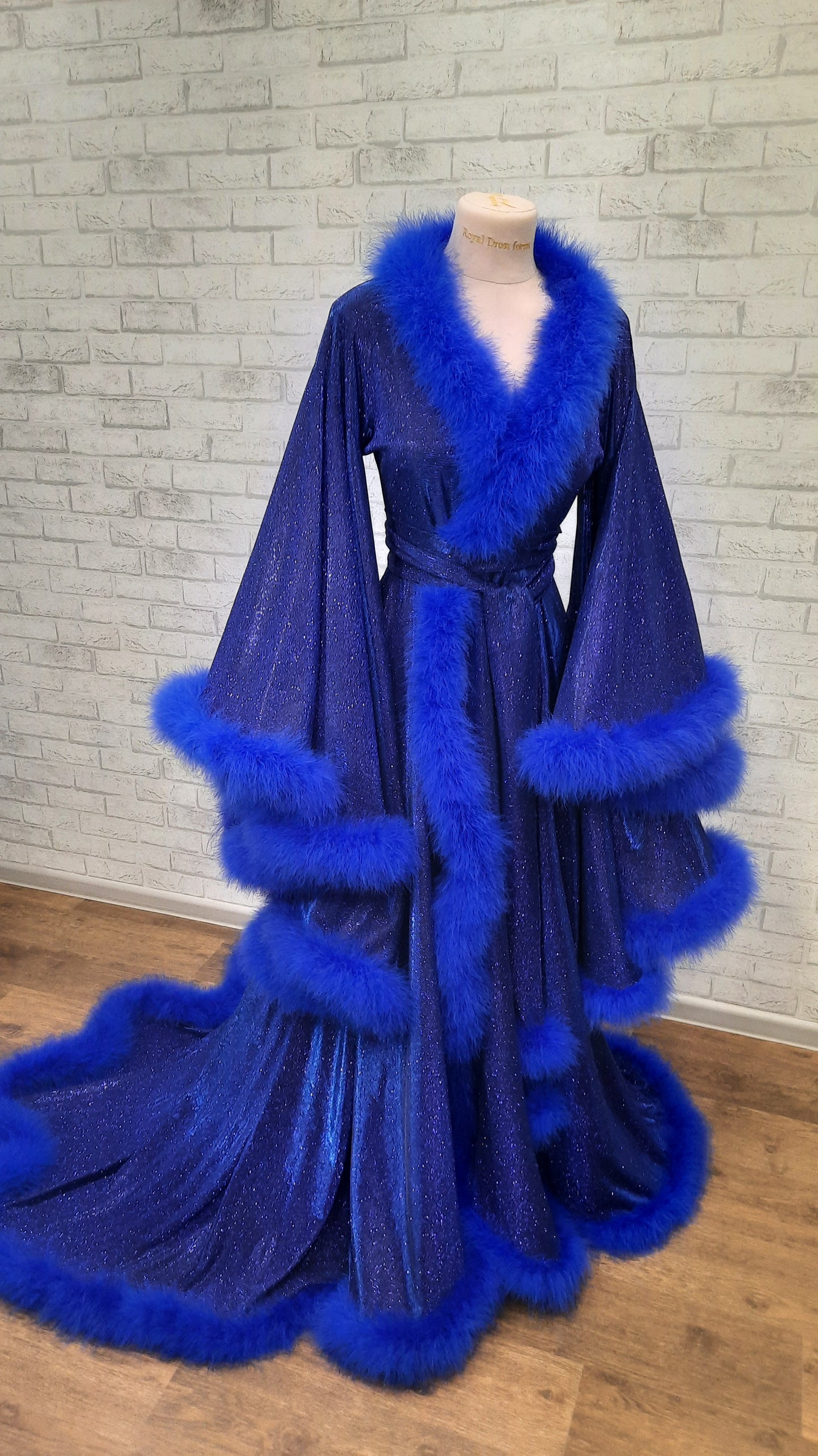 Rich widow robe in glitter