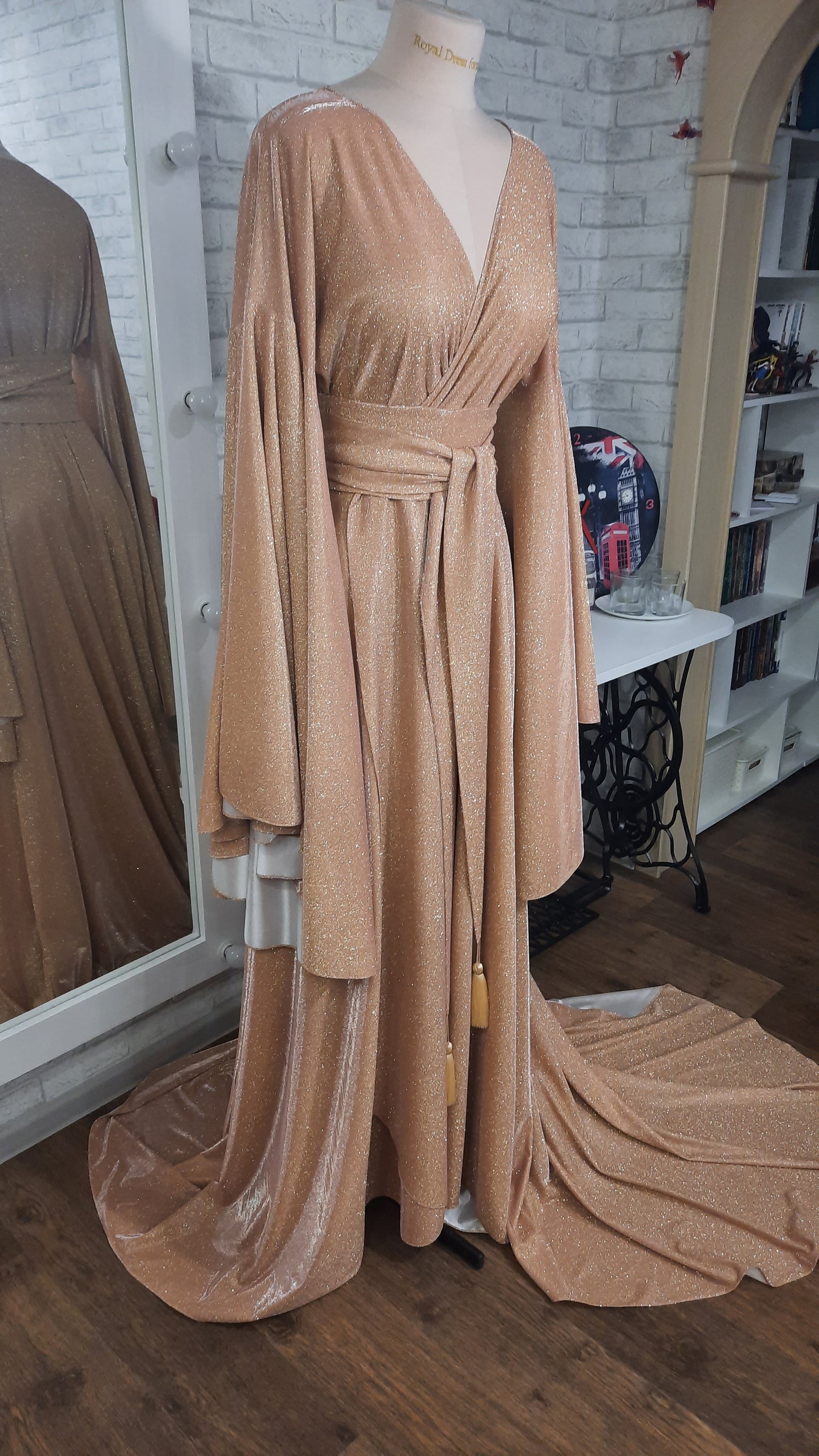 Rich widow robe in glitter