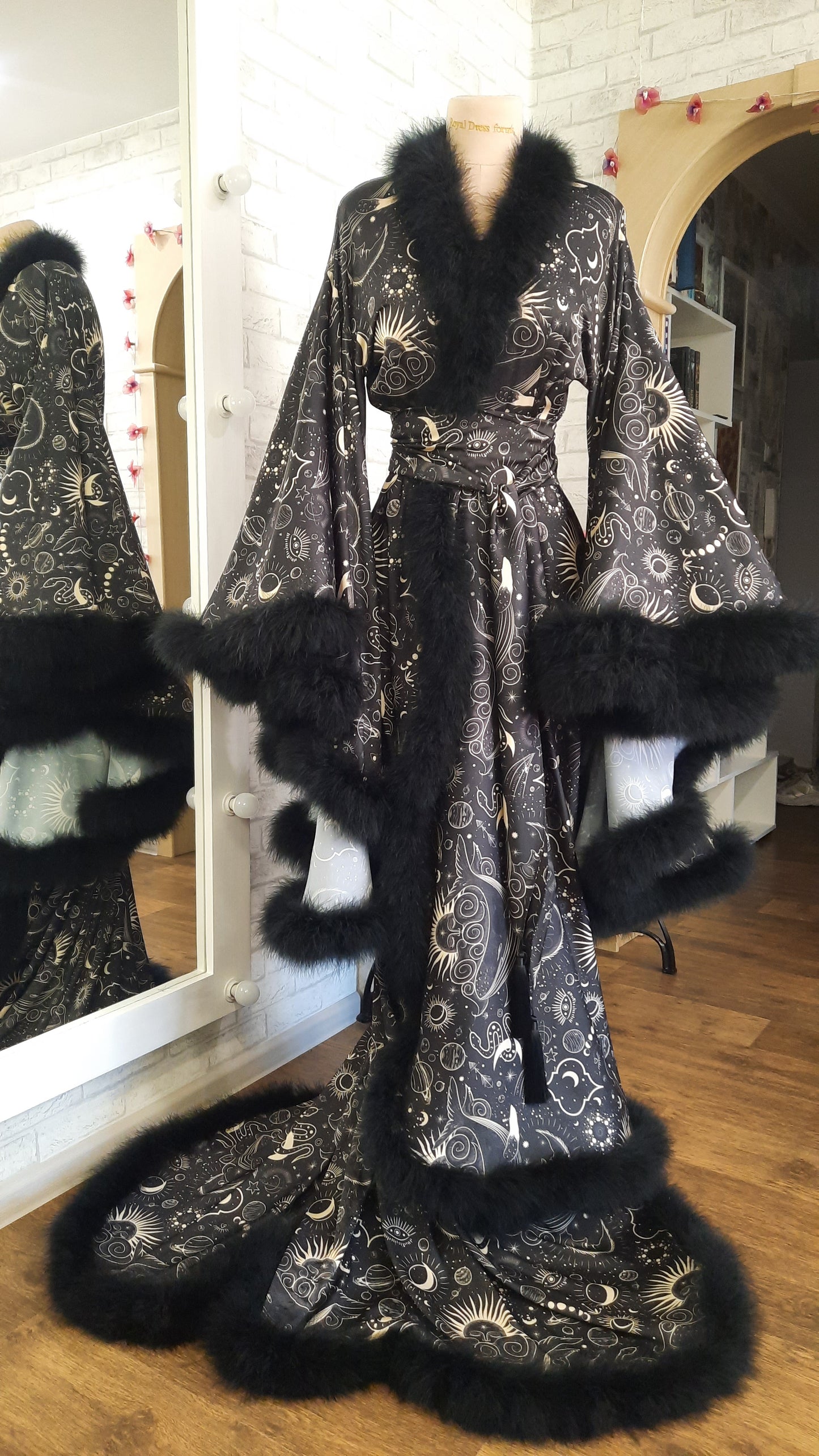 Rich widow robe in satin
