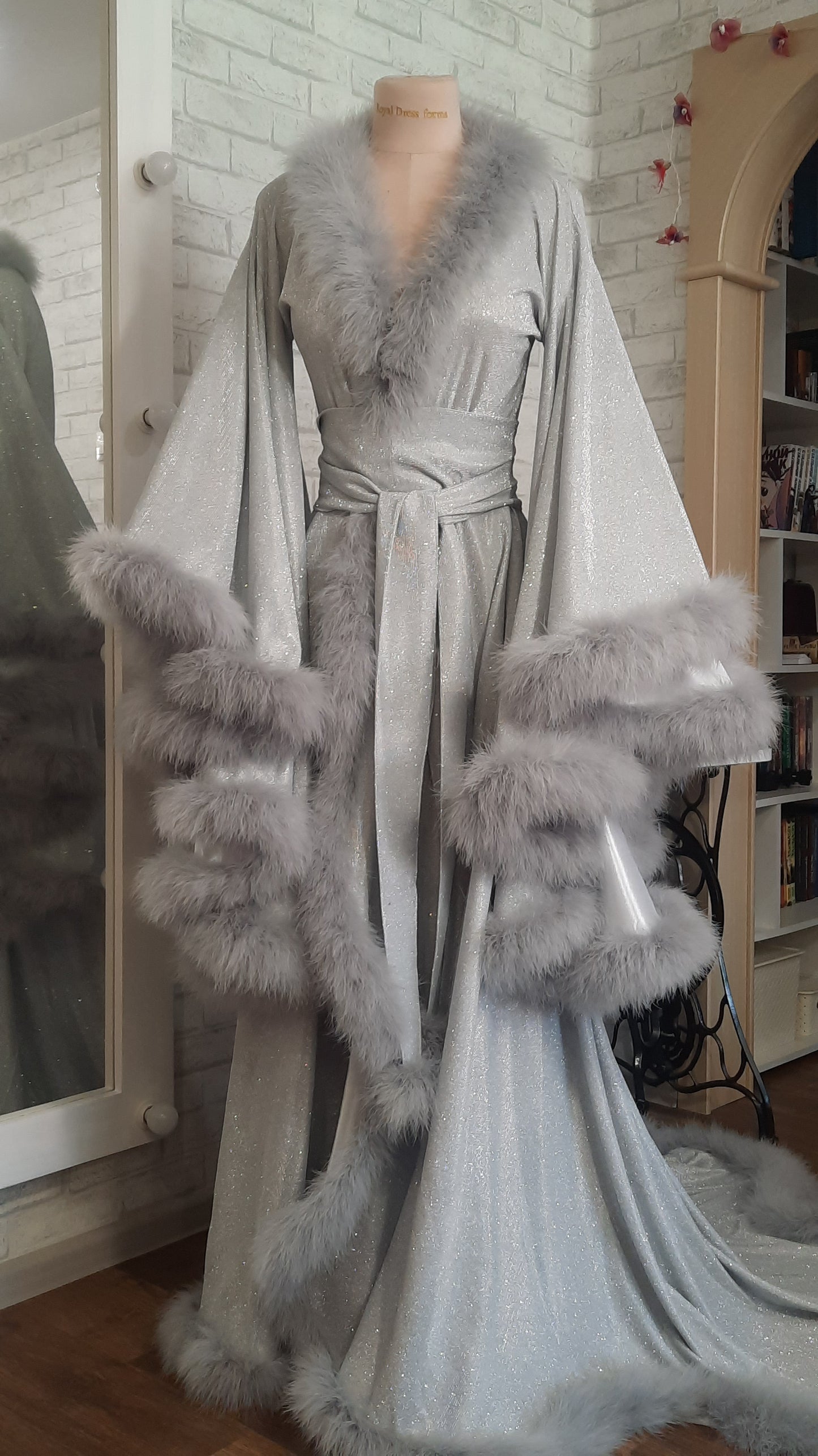 Rich widow robe in glitter