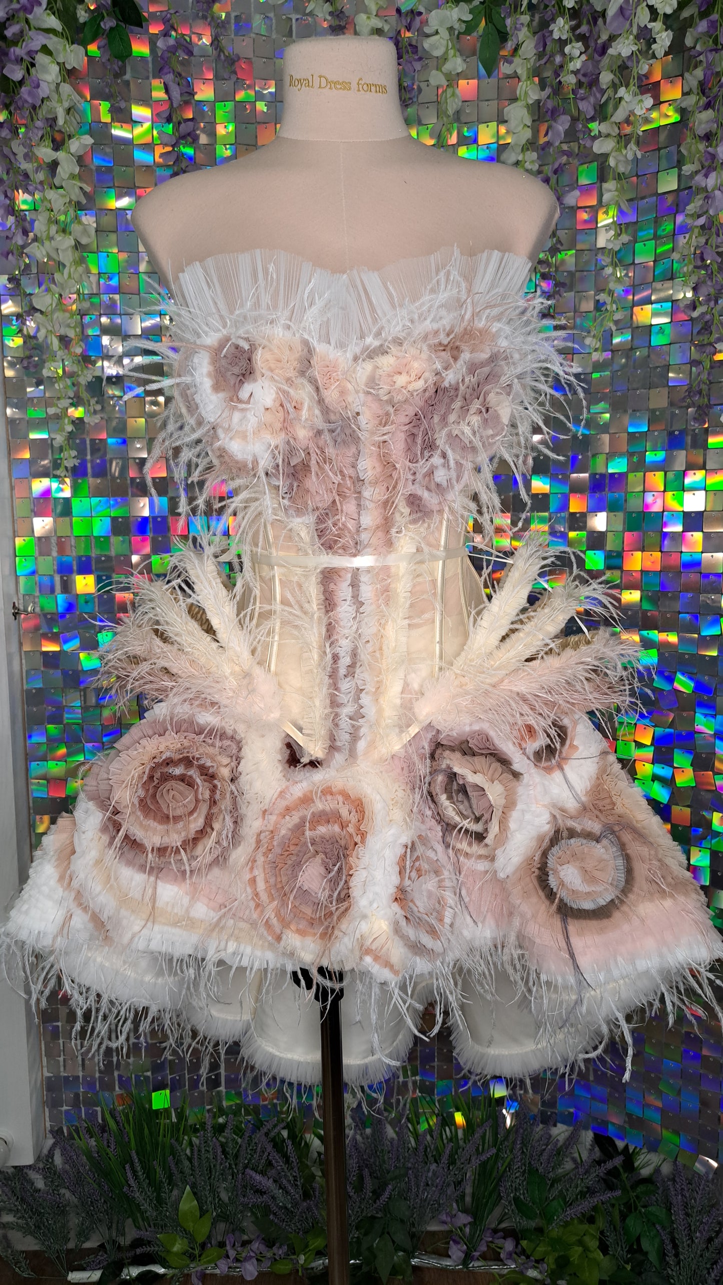 Tuille and feather set