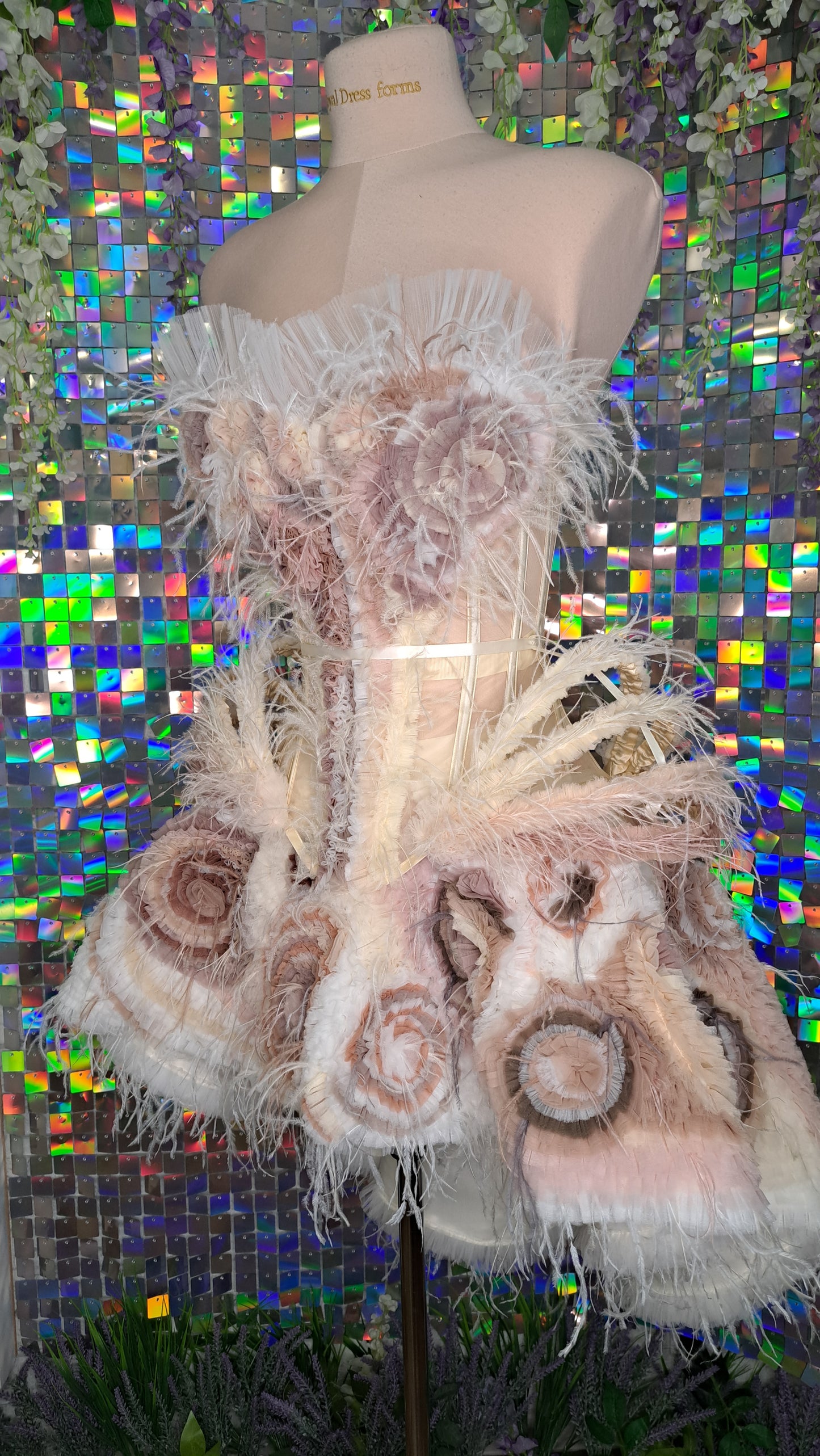 Tuille and feather set